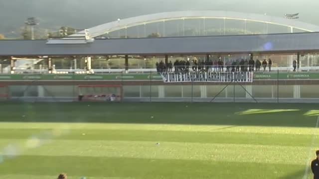 Remiro abandona con molestias el entrenamiento del Athletic