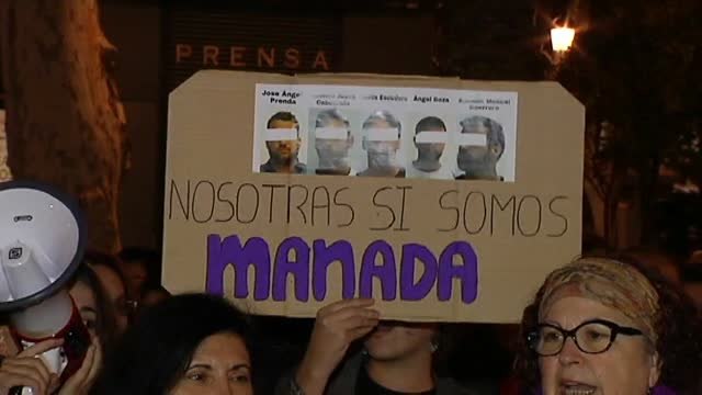 Concentración en Sevilla en apoyo a la víctima de 'La Manada' bajo el lema Yo sí te creo