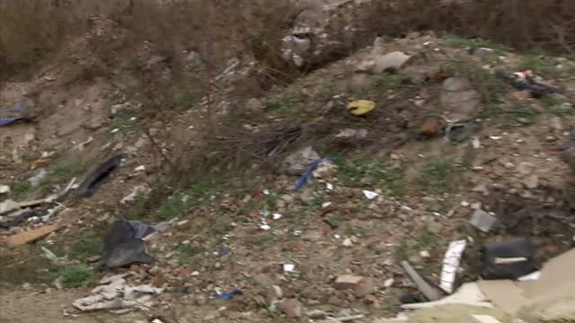 Los vecinos de Fuencarral se movilizan para limpiar un vertedero ilegal