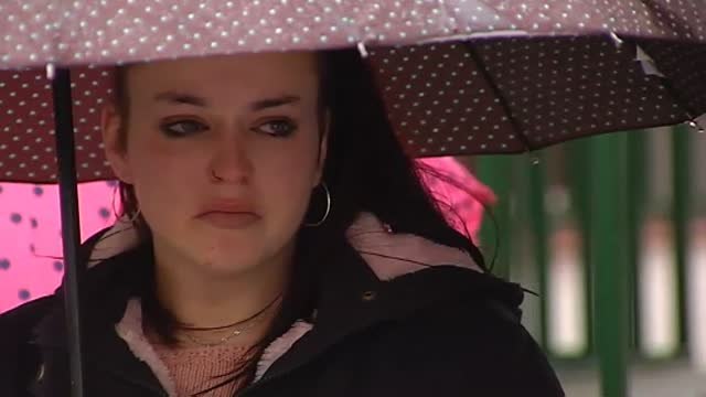 Dolor en la capilla ardiente de los jóvenes fallecidos en un accidente en Jódar, Jaén