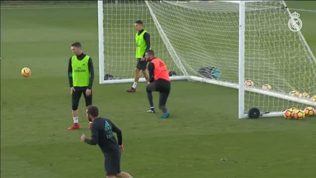 El Real Madrid prepara el derbi con Carvajal pero sin Navas y Kovacic