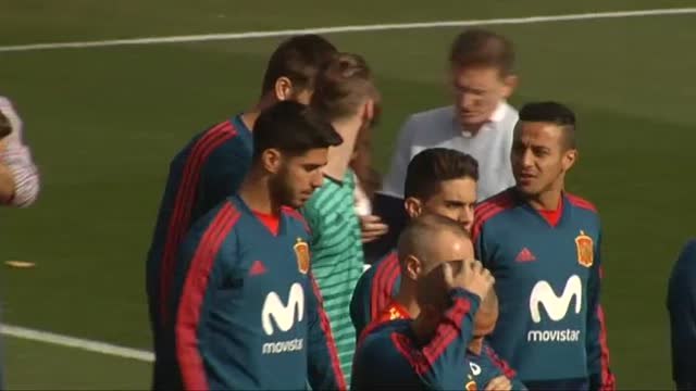 La selección española posa con la polémica camiseta para el Mundial de Rusia de 2018