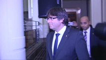 Recibimiento por todo lo alto a Puigdemont a su llegada al acto de los 200 alcaldes en Bruselas