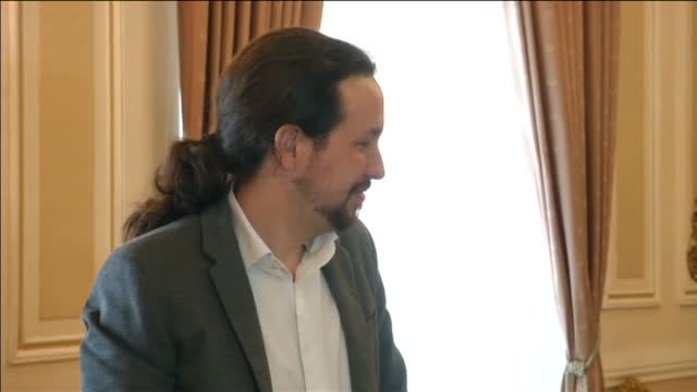 Pablo Iglesias regala a Evo Morales una camiseta del Real Madrid en su visita a Bolivia
