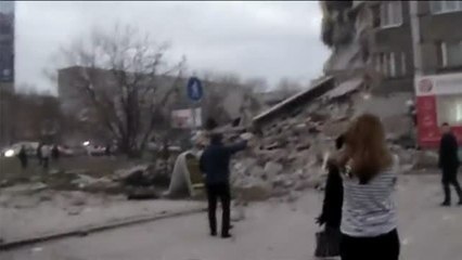 Download Video: Un espectacular derrumbe de un edificio en Izhevsk (Rusia) se salda con dos fallecidos y varios heridos