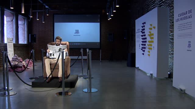 La obra 'El hombre sentado en el sofá' pretende hacerse hueco en el Museo Arqueológico Nacional