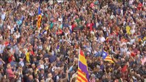 Multitudinaria concentración en la Plaza de Sant Jaume