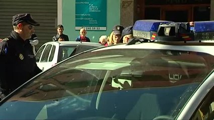 Gritos de "Asesino" en la reconstrucción del parricidio de Alzira