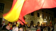 Cientos de personas piden al Ayuntamiento de Sabadell que vuelva a colgar la bandera española