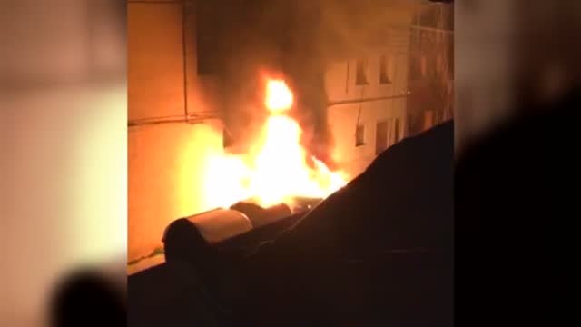 Decenas de vehículos y contenedores incendiados la pasada noche en Sabadell