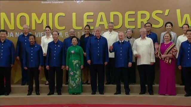 Saludo entre Trump y Putin en la Cumbre Asia-Pacífico