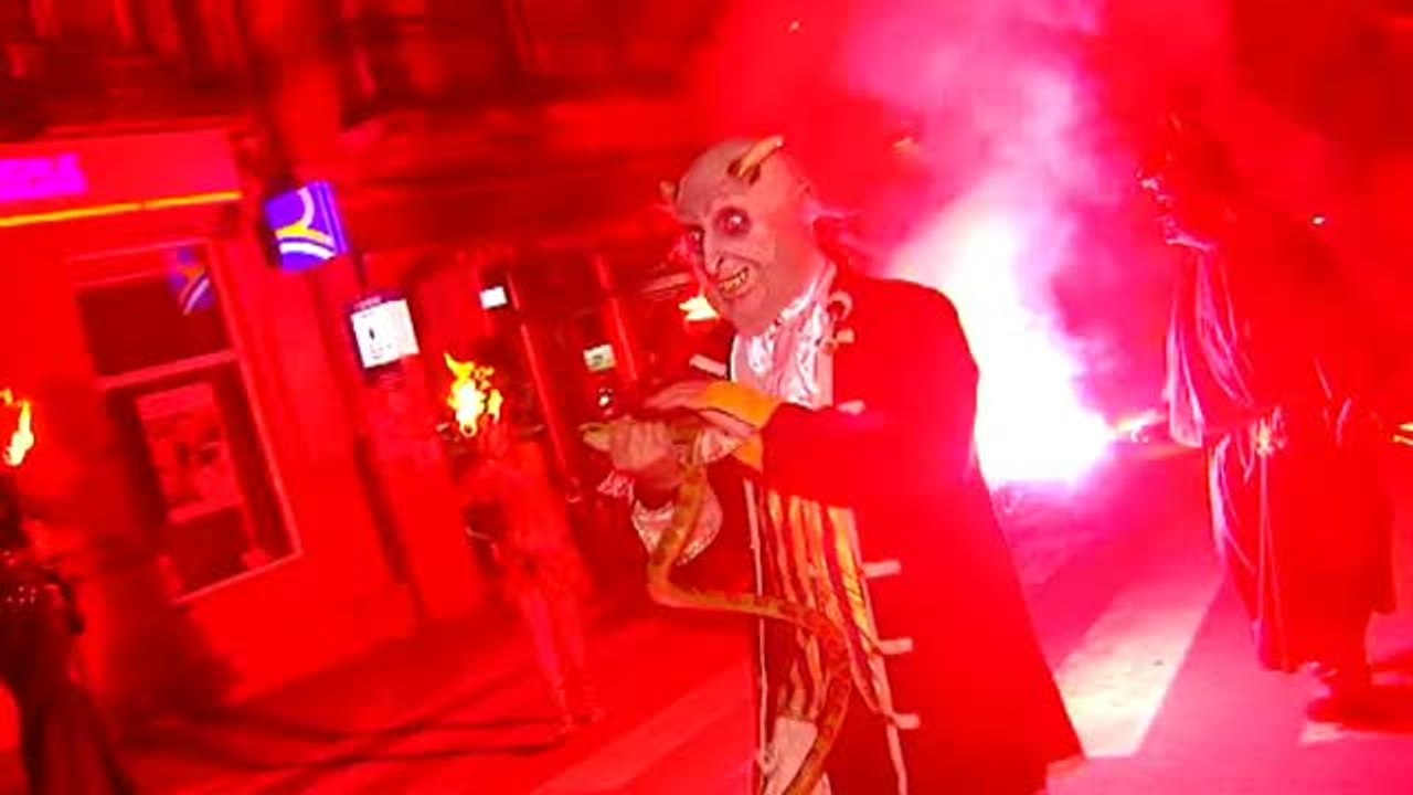 Zombis, fantasmas  y seres malignos campan a sus anchas por las calles de Orense