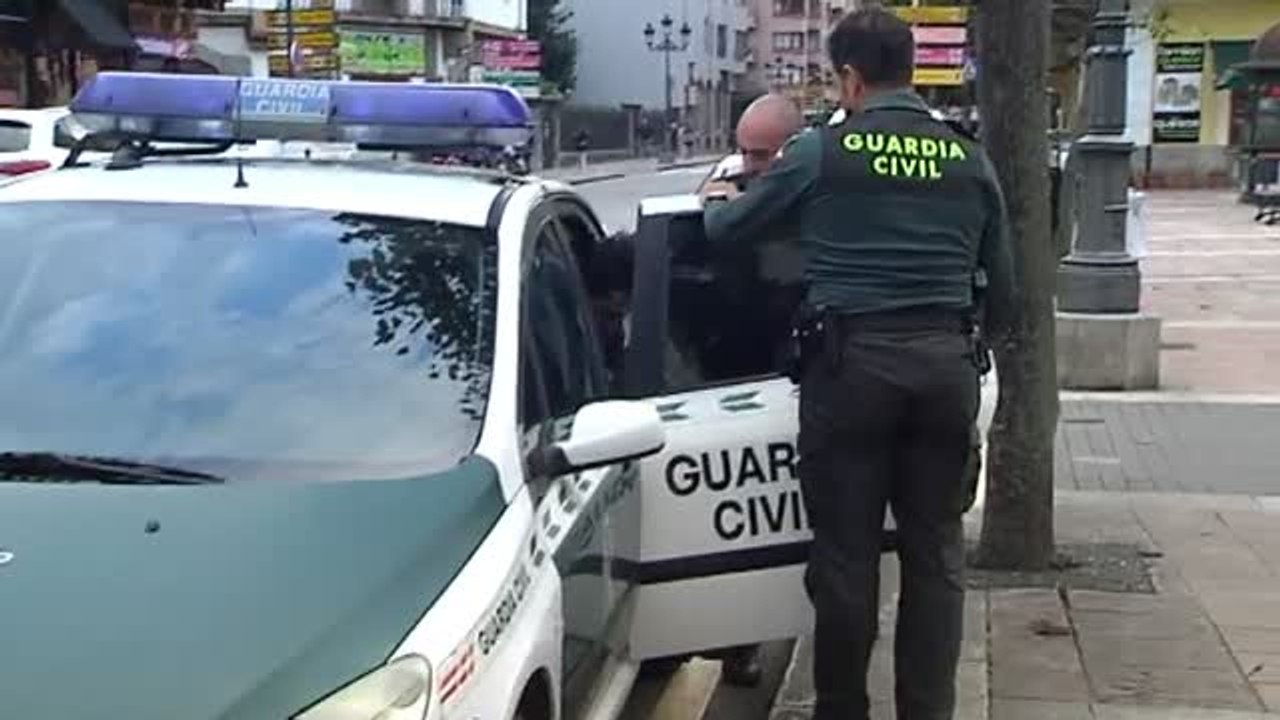 Pasa a disposición judicial el atracador del banco de Cangas de Onís