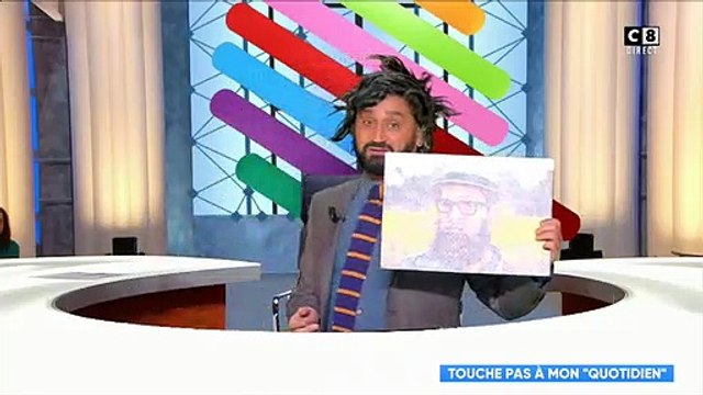 Regardez Cyril Hanouna qui a pris la place de Yann Barthès ce soir à 19h, comme nous vous l'avions annoncé ce matin