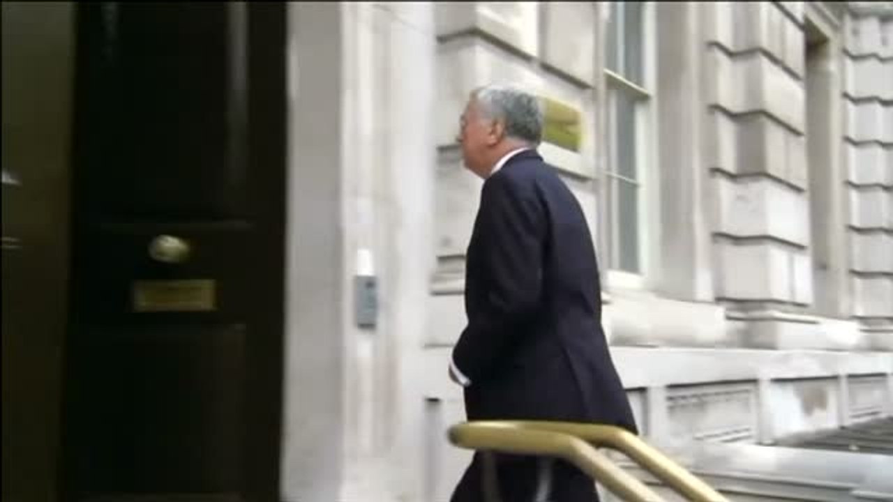 Dimite el ministro de Defensa británico tras las acusaciones de acoso sexual a una periodista