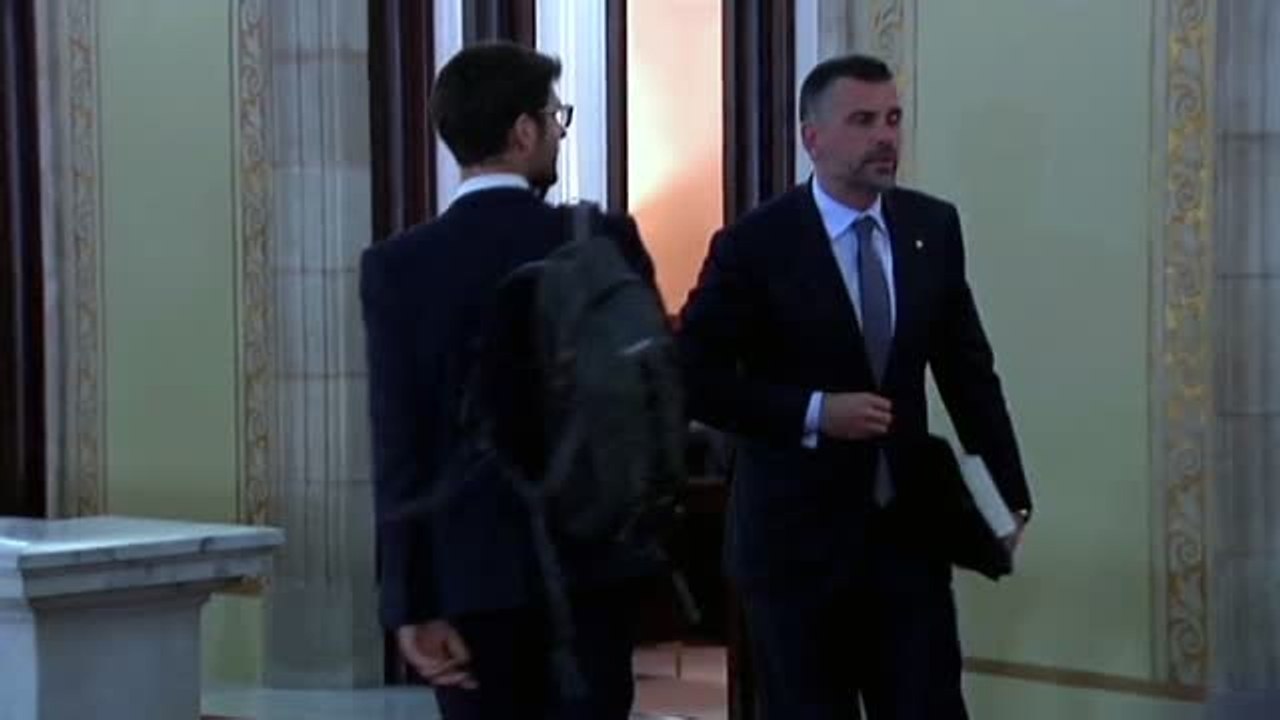 La tensión en Cataluña se cobra sus primeras bajas políticas