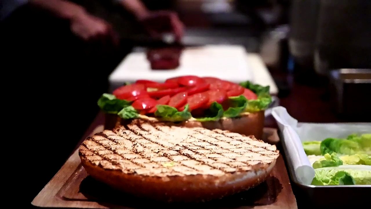 A Tokyo, un burger à 800 euros pour célébrer le nouvel empereur