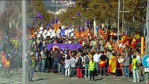 Banderas de España inundan las calles de Barcelona