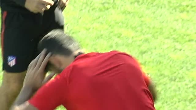 Último entrenamiento del Atlético antes del choque de mañana ante el Barça