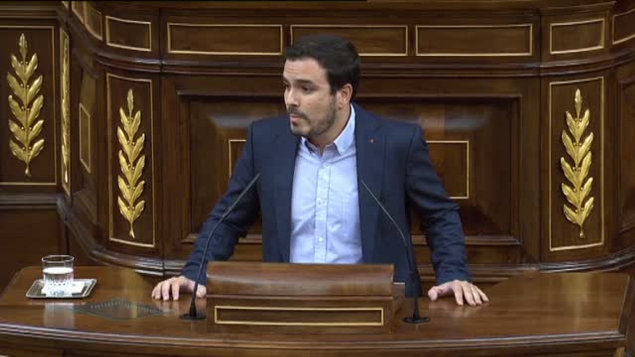 Garzón pide ser "valientes" y hacer "cambios en la Constitución 40 años después"