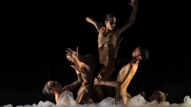 Danza aérea en los Teatros del Canal