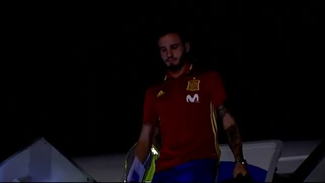 La selección aterriza en Israel con el billete del Mundial en la maleta