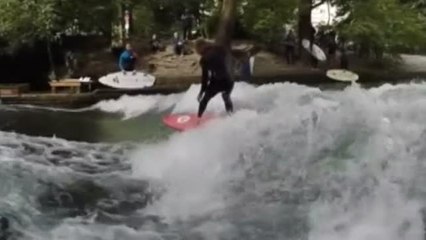 Quién dice que no se puede surfear en un río