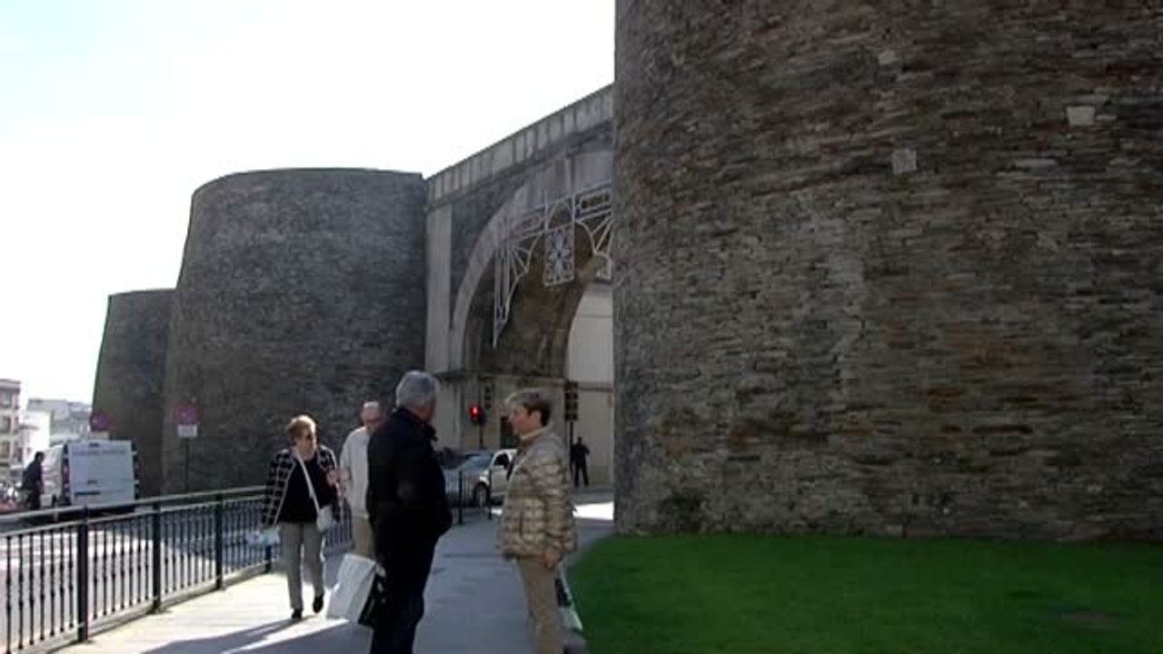 La Xunta investiga si el alumbrado de las fiestas de Lugo ha podido dañar su muralla