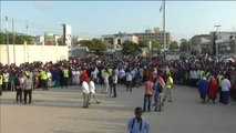 Miles de personas se manifiestan en Mogadiscio tras el peor atentado de su historia