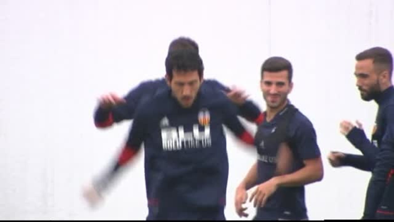 El Valencia prepara el partido frente al Sevilla con el objetivo de mantener la segunda posición