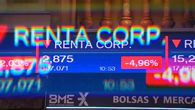 El Ibex 35 cae un 2,85 por ciento hasta los 9.964 puntos por el desafío independentista