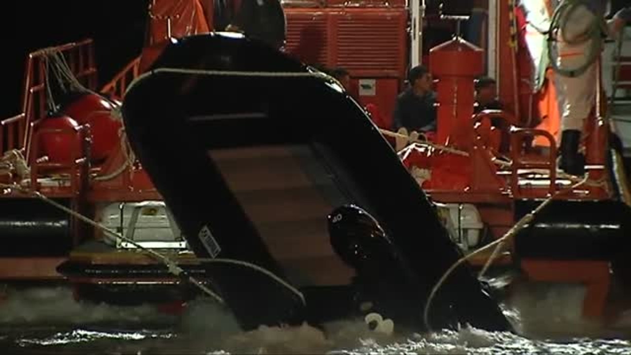 Salvamento Marítimo intercepta una patera con 25 inmigrantes