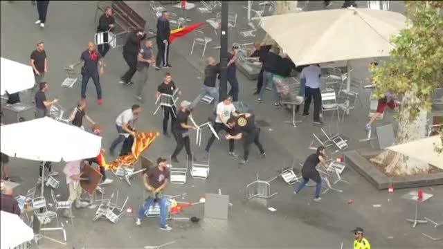 Violentos incidentes entre ultras en Barcelona