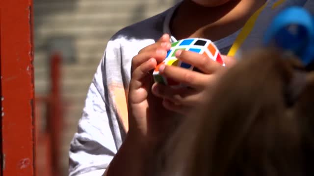 Los profesores recibirán formación para aprender a detectar problemas visuales en los niños