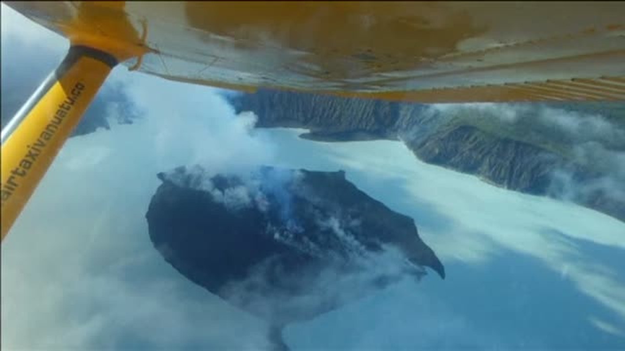 120.000 desalojados por la erupción del volcán Agung en Bali
