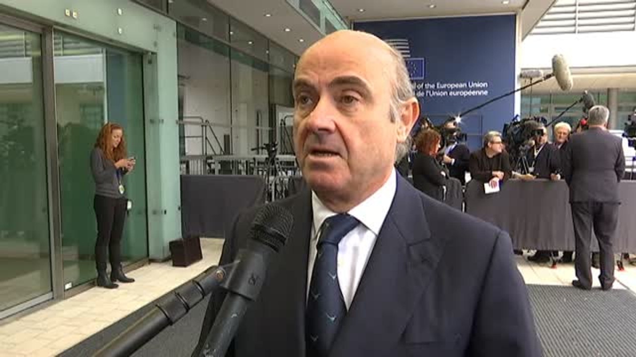 Guindos dice que la fuga de empresas de Cataluña se debe a una "política irracional y radical que lleva al empobrecimiento"