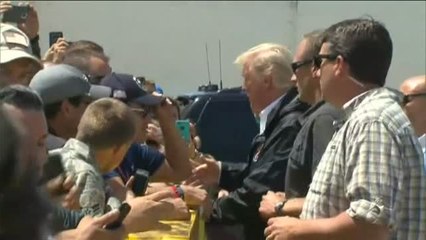 Donald Trump visita Puerto Rico rodeado de polémica