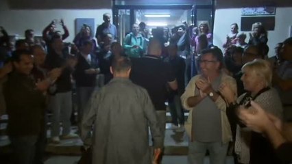 Llegan las primeras urnas al grito de "¡Votarem!"