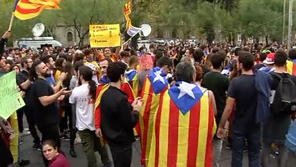 Los barceloneses toman la calle como protesta por las actuaciones policiales del 1-O