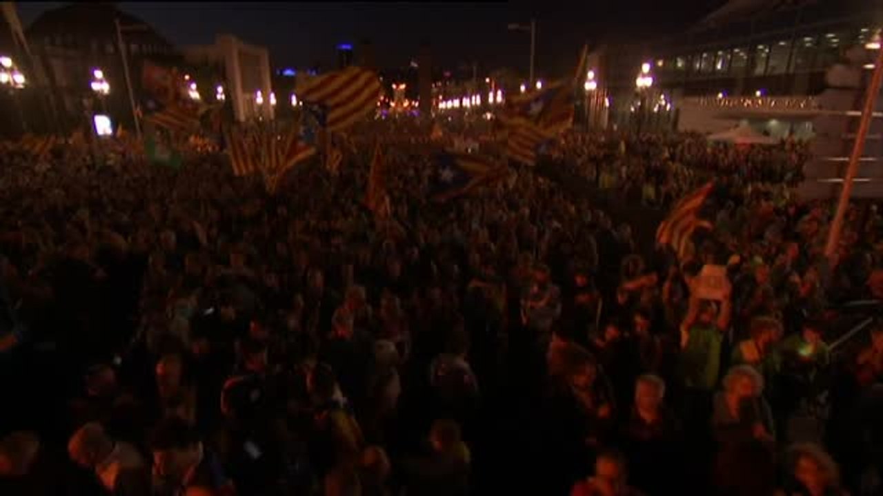 El cierre de campaña del referéndum aglutina a independentistas y no indepentistas del sector civil y político.