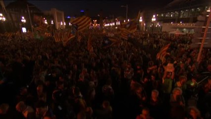 Download Video: El cierre de campaña del referéndum aglutina a independentistas y no indepentistas del sector civil y político.