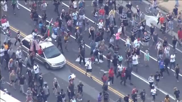 Oleada de protestas raciales por la absolución de un policía blanco que mató a un joven negro en Missouri