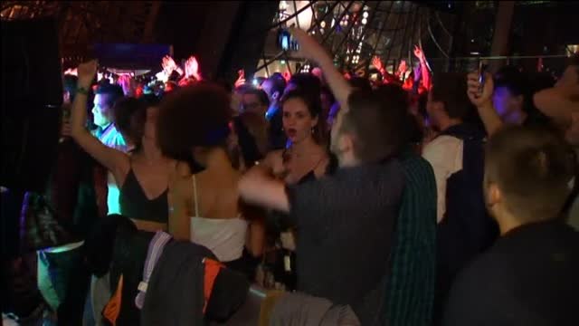 La Torre Eiffel celebra sus 300 millones de visitas