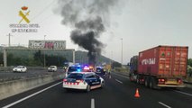 Arde un coche tras un accidente múltiple en la A2