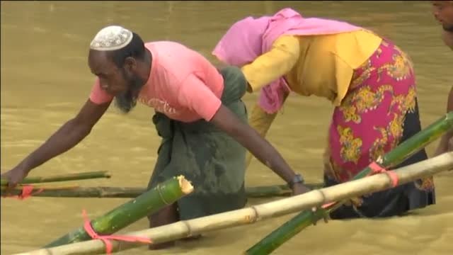 Agónica huida de los refugiados rohingyas que escapan de la matanza en Birmania
