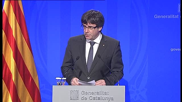 Puigdemont anuncia una comisión de investigación y exige la retirada de todos los efectivos policiales