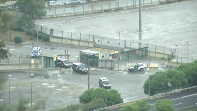 Tensa actuación de la Policía y la Guardia Civil para evitar las votaciones