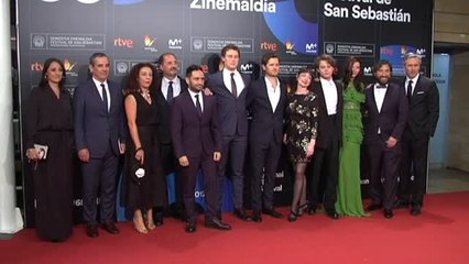 Los protagonistas de &#039;El Secreto de Marrowbone&#039; pisan la alfombra roja de San Sebastián
