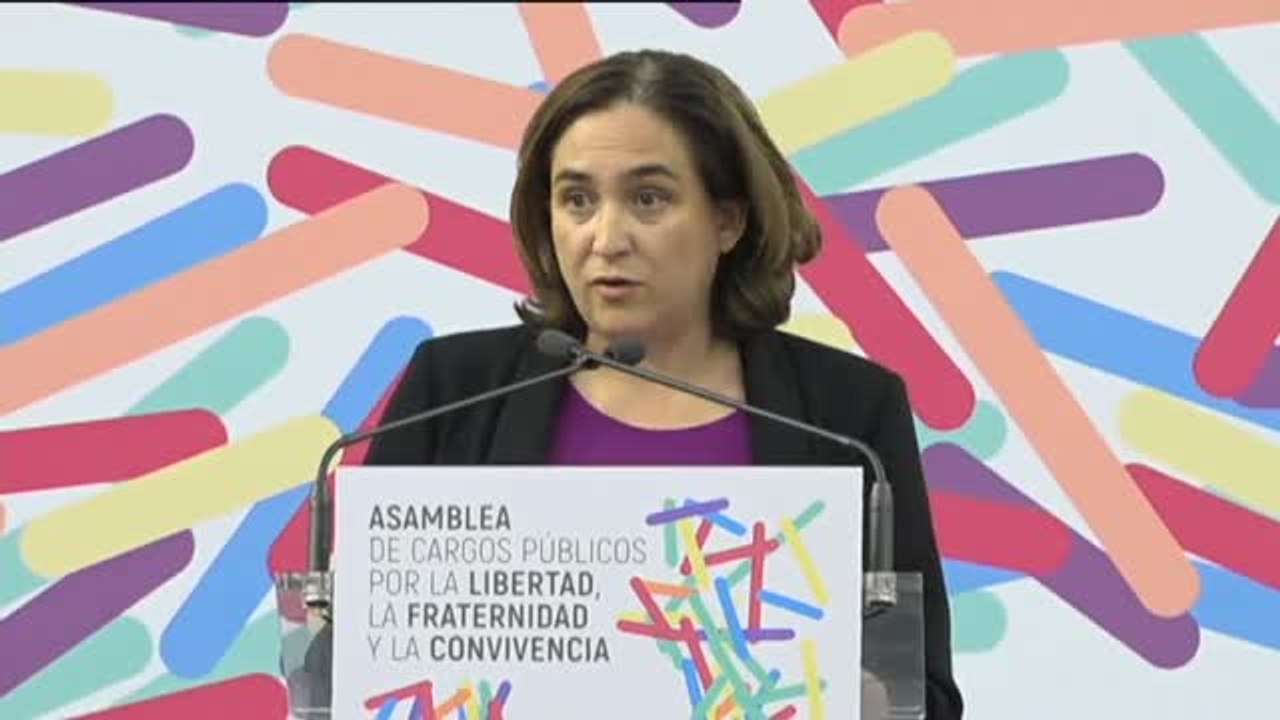 La Asamblea organizada por Podemos firma un manifiesto por el diálogo y el referéndum pactado en Cataluña