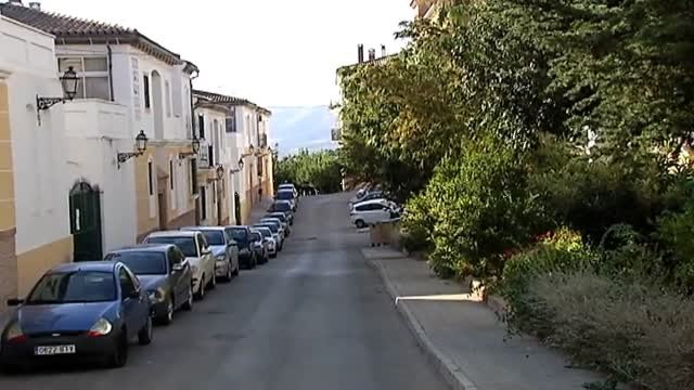 Una mujer en busca y captura tras haber desaparecido con sus dos hijas de 5 y 7 años en Archidona, Málaga